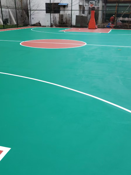 平罗 球场长期使用易出现地面开裂